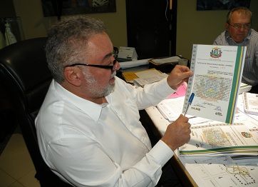 Prefeito discute Programa de Regularização Fundiária com o presidente do Intermat 
