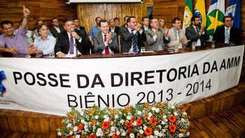 Nova diretoria da Associação Mato-grossense dos Municípios toma posse em Cuiabá