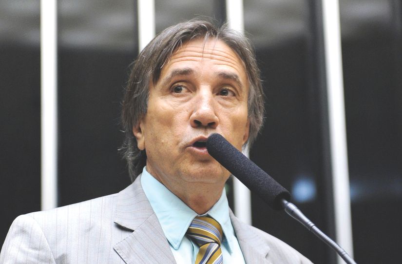 Eliene Lima pede pra sair; Parlamentar entrega cargo no diretório municipal do PSD da capital