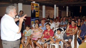 Percival e Rogério são recebidos com entusiasmo na comunidade de Aldeinha