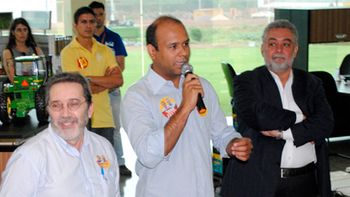 Thiago Muniz participa de reunião com Percival em empresa de máquinas agrícolas