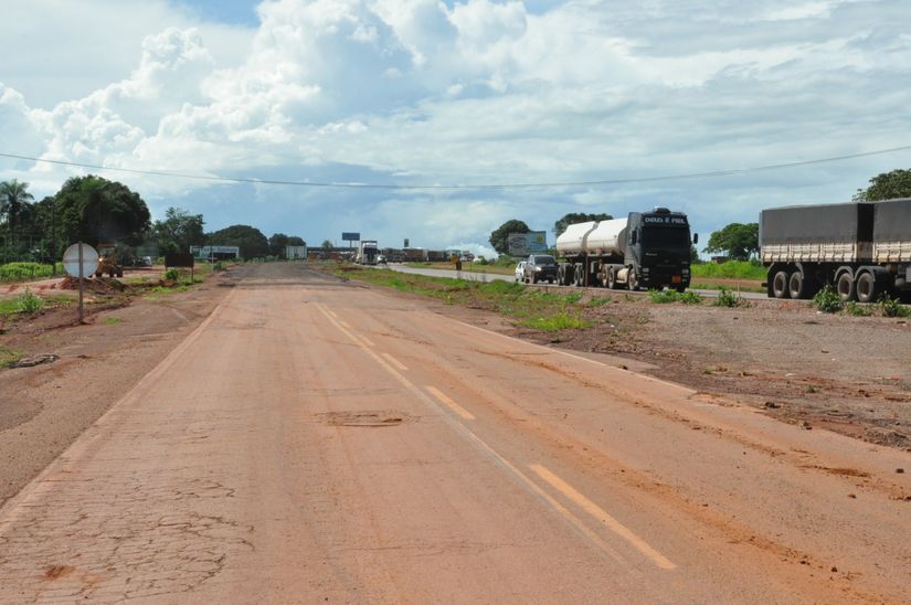Com atraso, consultoria da Prefeitura recolhe amostras para analisar problemas na Travessia Urbana