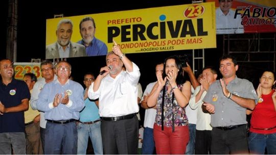 Percival e Rogério reforçam suas prioridades de governo aos moradores do Dom Oscar Romero