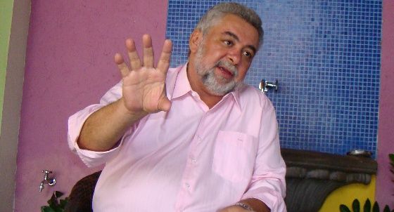 Muniz diz que candidatura está de pé e ironiza deputado do PR: Ele virou a mãe Dináh?