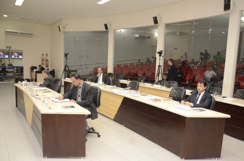 Sessão da Câmara pode ocorrer sem transmissão via rádio e TV