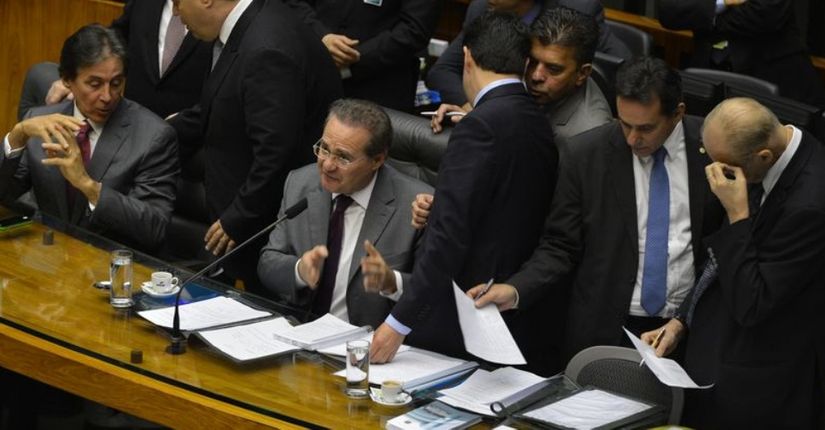 Senadora é chamada de 'vagabunda' e Congresso suspende sessão que votaria meta do superávit