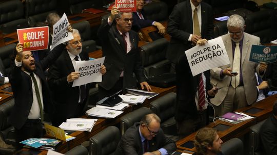 Câmara dos Deputados aprova redução da maioridade penal em 1º turno