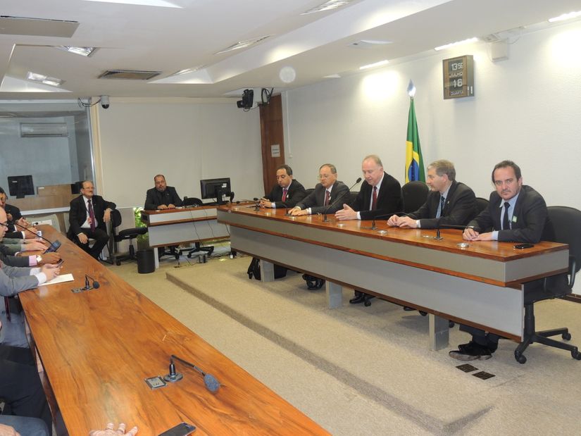 Prefeitos reivindicam aumento de 0,5% de FPM ainda este ano
