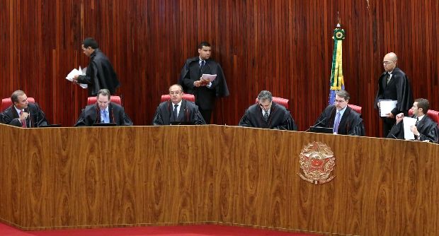 TSE nega direito de resposta ao PT e manda estatal retirar notícia 'contra' Aécio