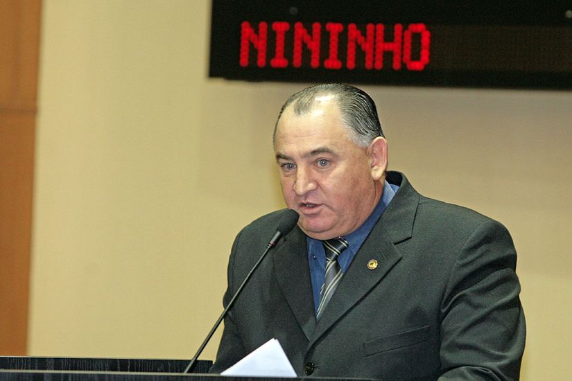 Nininho entra com ação e 'congela' seu julgamento no TRE