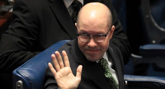 STF cobra informações e pode devolver Demóstenes Torres ao Ministério Público