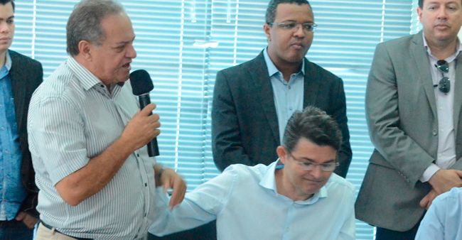 Políticos enfatizam protagonismo de Medeiros durante visita do ministro