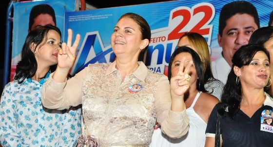 Ananias e a vice Valéria inauguram o Comitê da Família