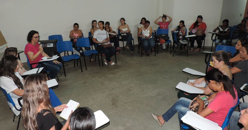 Enfermeiras participam de roda de conversa sobre  Saúde da Mulher