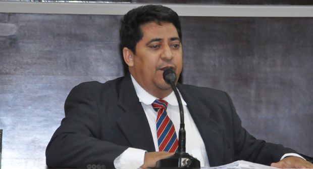 Alinhamento político ‘virtual’ gera críticas e compromete desempenho de Ananias Filho