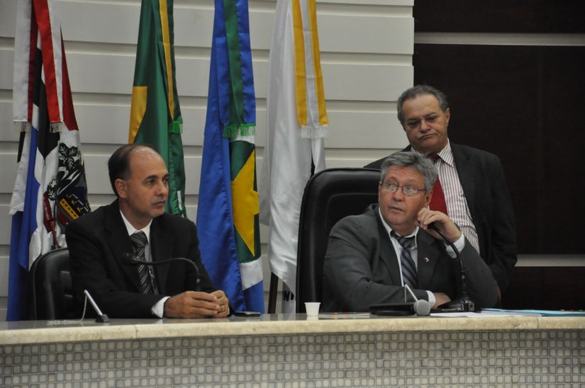 Venda de terrenos do município pode desmoralizar vereadores que aprovaram mudança na Lei Orgânica