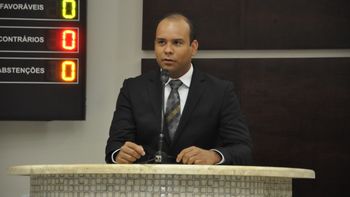 Thiago Muniz novamente discursa contra emendas parlamentares; para ele, deputados devem legislar