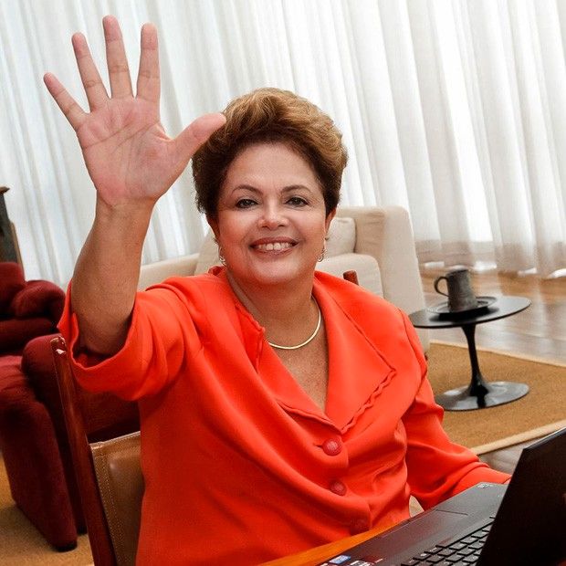 Governo não vai insistir em data center no país, diz Dilma no Facebook