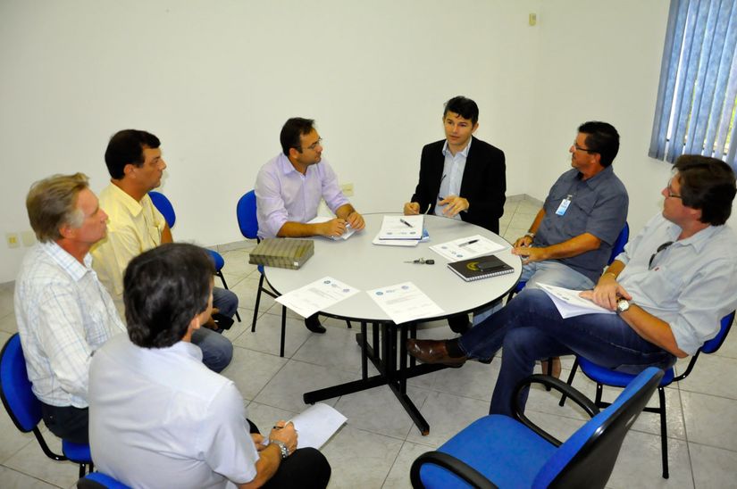 Sindicatos patronais da indústria apresentam as demandas do setor para o senador Medeiros