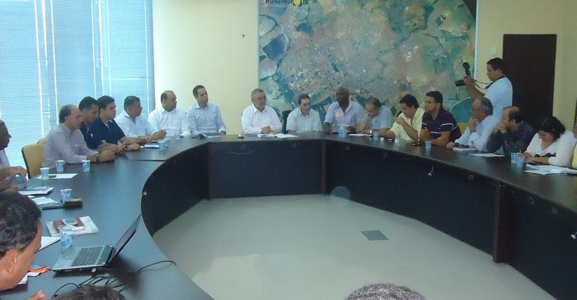 Prefeito pede suspensão da greve, comissão vai discutir reivindicações do Sispmur