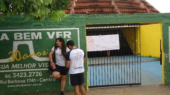 Estudantes da EEMOP usam cartazes para dar lição aos políticos e à sociedade