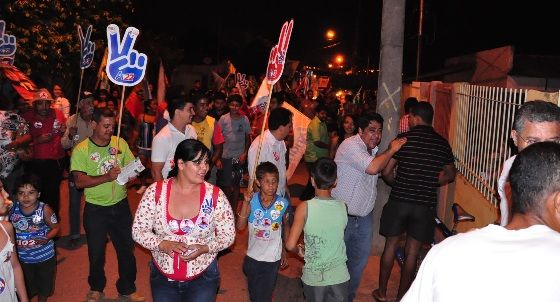 Ananias Filho realiza caminhada noturna na região da Vila Olinda e pede apoio de moradores