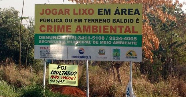 Homem espalha faixas na cidade sugerindo que cidadãos não paguem suas multas