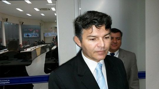De folga no Senado, Medeiros visita sessão da Câmara
