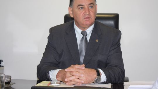 "Fico mais seguro de continuar trabalhando", diz Nininho após efetivação