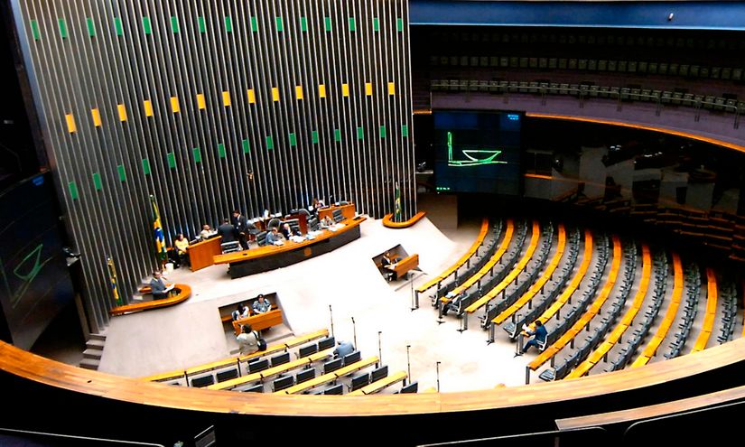 Deputados tomam posse hoje(01)  e elegem presidência da câmara 