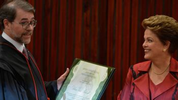 Durante cerimônia de diplomação Dilma promete 'fechar portas' da corrupção
