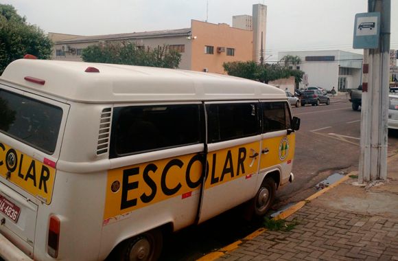 Flagrantes de irregularidades no trânsito mostram a ausência de fiscalização e falta de educação