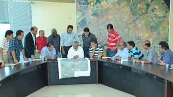 Percival apresenta projeto de pavimentação a vereadores