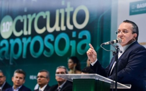 Pedro Taques pede dinheiro a Eduardo Cunha