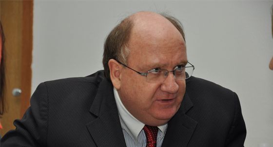 Dr. Manoel terá que explicar 'traição' ao PMDB e deve desistir da candidatura nas eleições indiretas