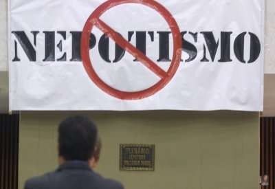 A prática de nepotismo é reprovada por 62% dos internautas