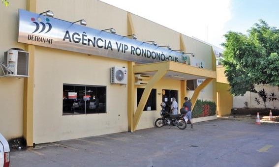 Com greve ou não, população sofre com atendimento no Detran