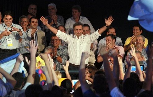 Aécio é eleito presidente do PSDB com 97,3% dos votos do partido