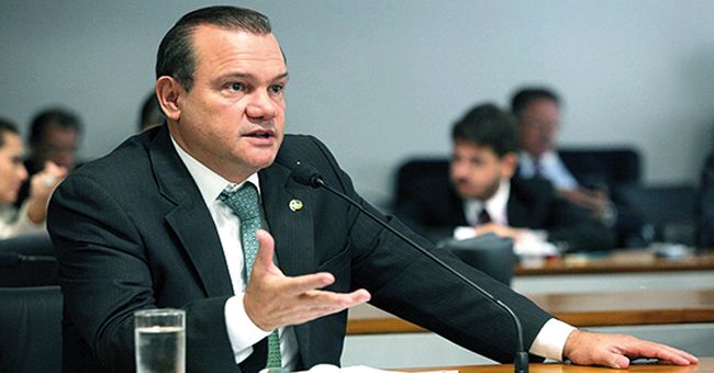Senador Wellington Fagundes está com Dilma e despreza cenário político