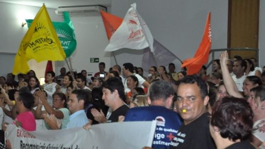 Greve na Educação: Fulô cobra Silval e Mauro poupa Ságuas.