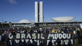 Senado aprova projeto de Pedro Taques transformando corrupção em crime hediondo