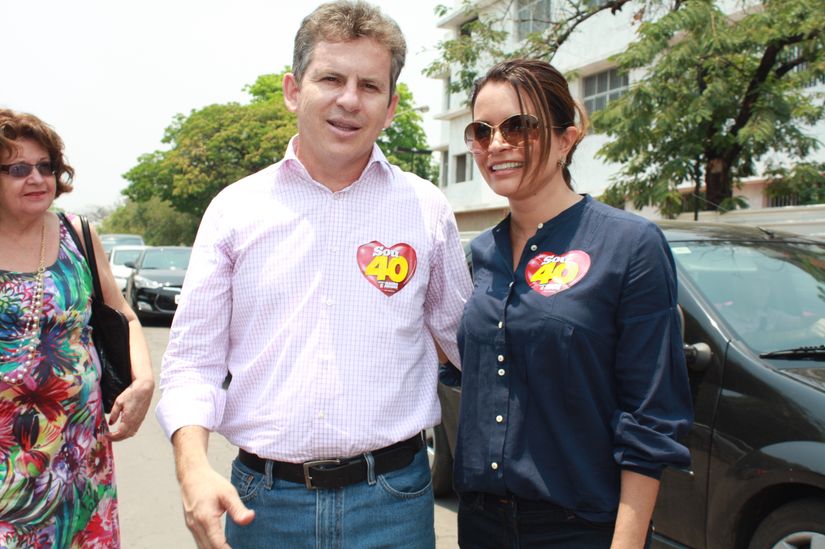 Mauro Mendes vota e diz estar pronto para um 2º turno e que não liga para pesquisas