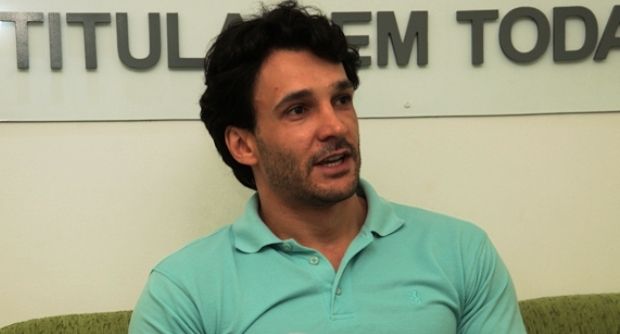 O ator Marcelo Schimidt passa férias com a família em Rondonópolis