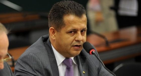 Valtenir Pereira corre contra o tempo
