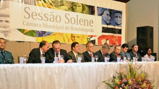 Ultima sessão solene de 2011 da Câmara Municipal entregou títulos de cidadão rondonópolitano 
