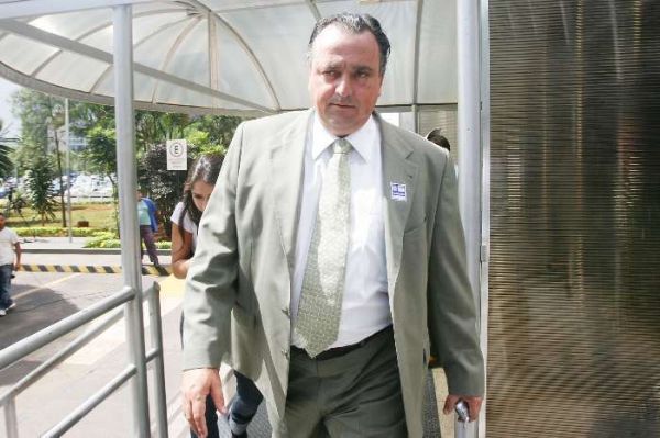 Contrariando o STF, Câmara deverá decidir sobre mandato de Henry