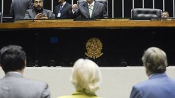 Em 'esforço concentrado', Congresso tentará evitar suspensão do recesso