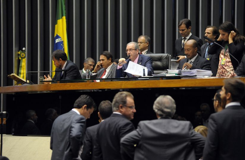 Mais de 50 deputados do PT votam em proposta contrária aos interesses do governo