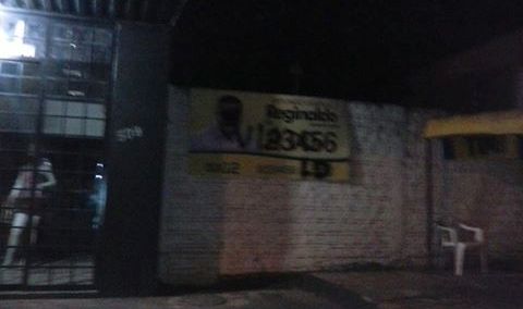 Baixaria: Reginaldo aciona polícia contra vândalos que roubaram e picharam propagandas