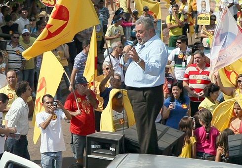 Percival e Rogério reúnem cerca de três mil pessoas em caminhada na avenida Brasil  